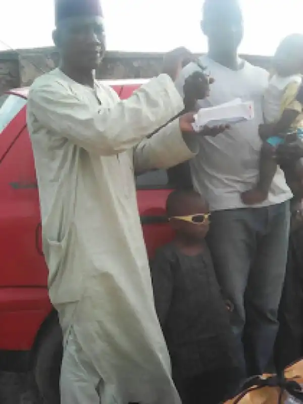 Father of four year old boy whose eyes were plucked out in Kaduna gets a car gift 
